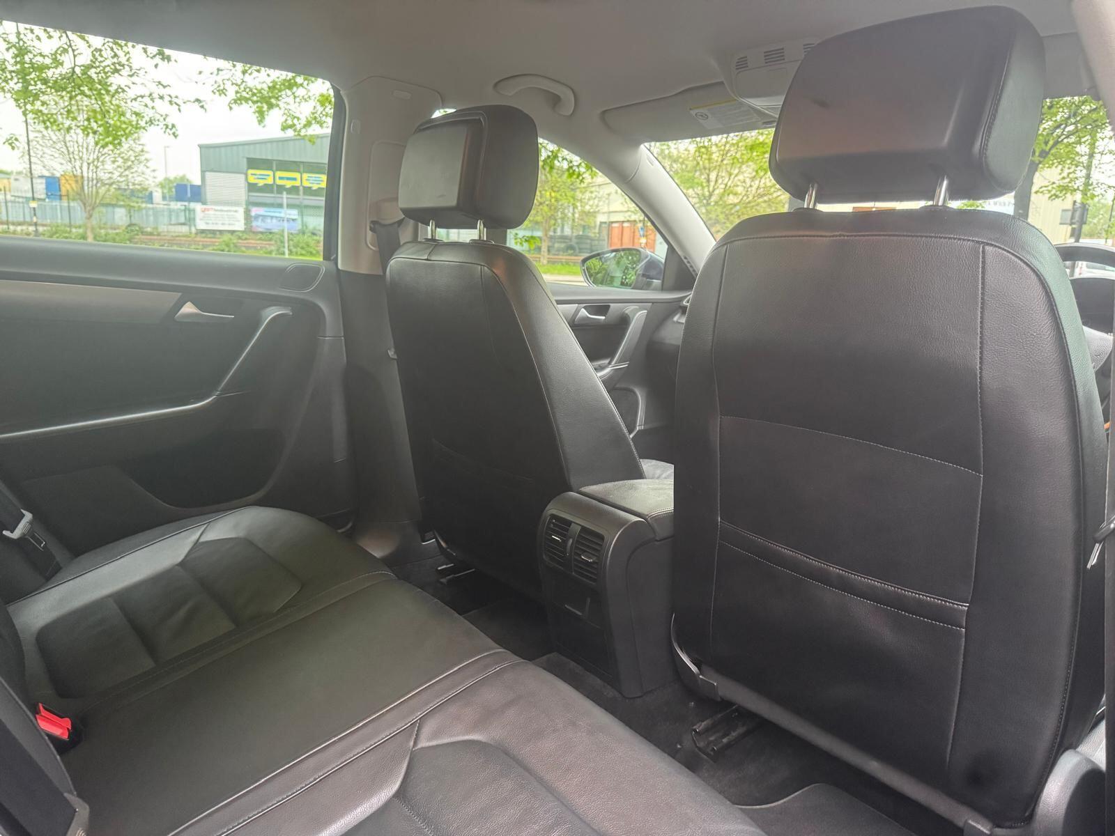 Volkswagen Passat - Image 26