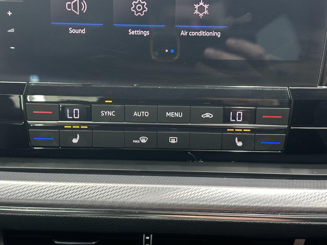 Volkswagen Touareg - Image 30