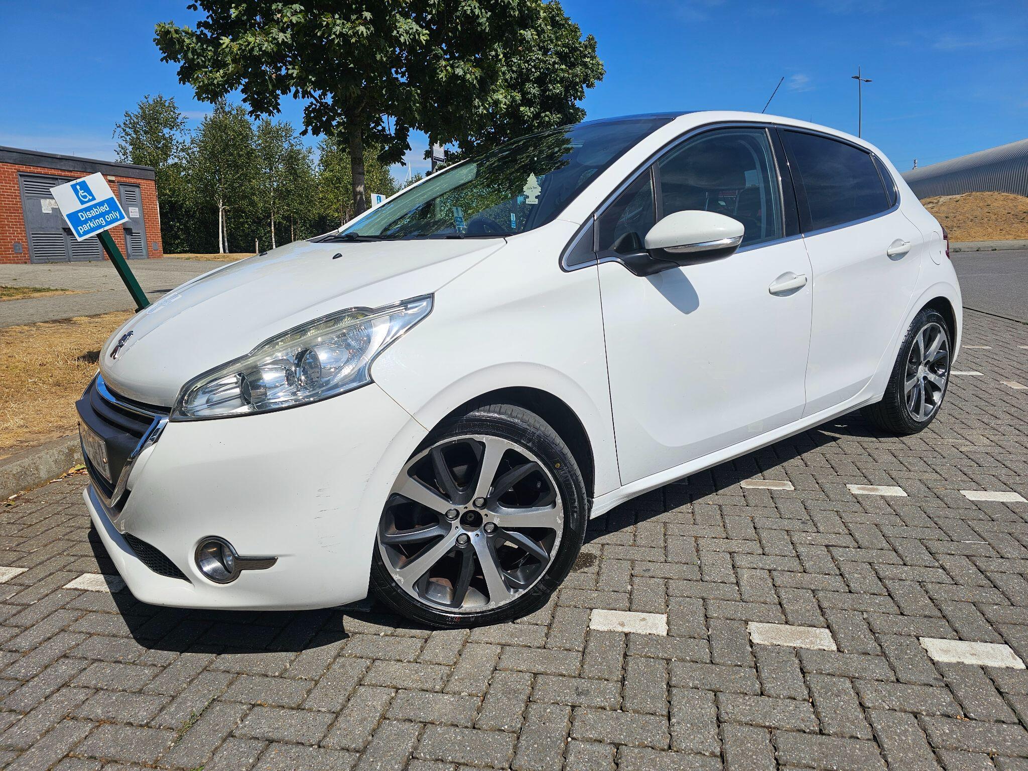 Peugeot 208 - Image 18