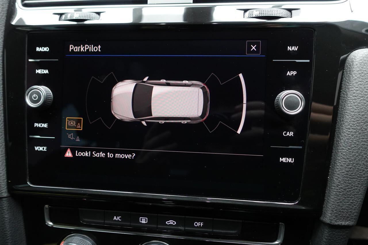 Volkswagen Golf - Image 21