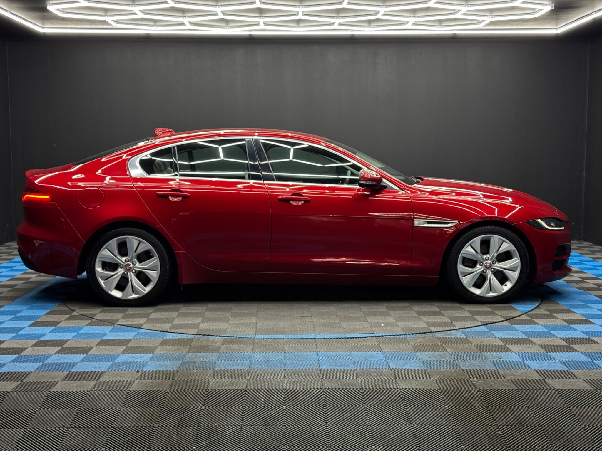 Jaguar XE - Image 4