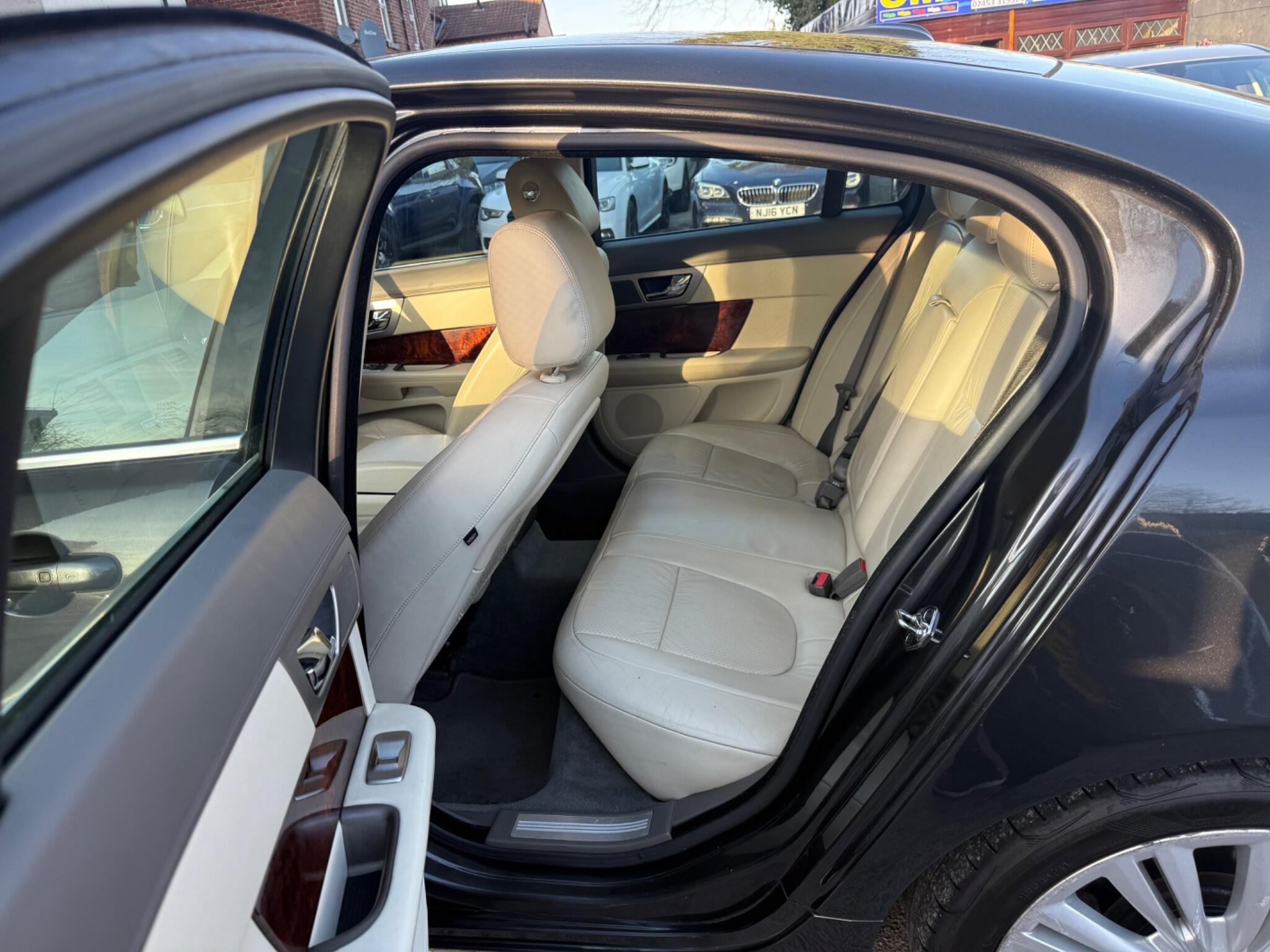 Jaguar XF - Image 26