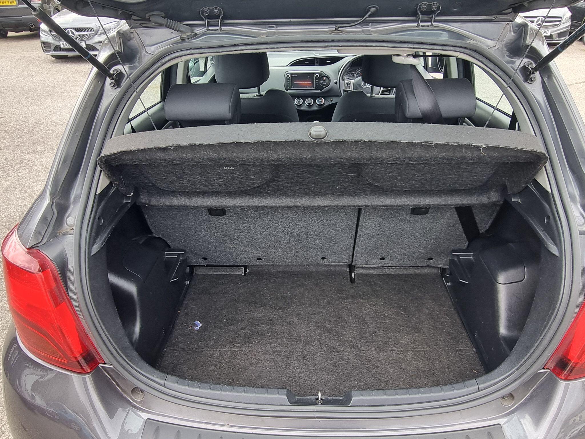 Toyota Yaris - Image 35