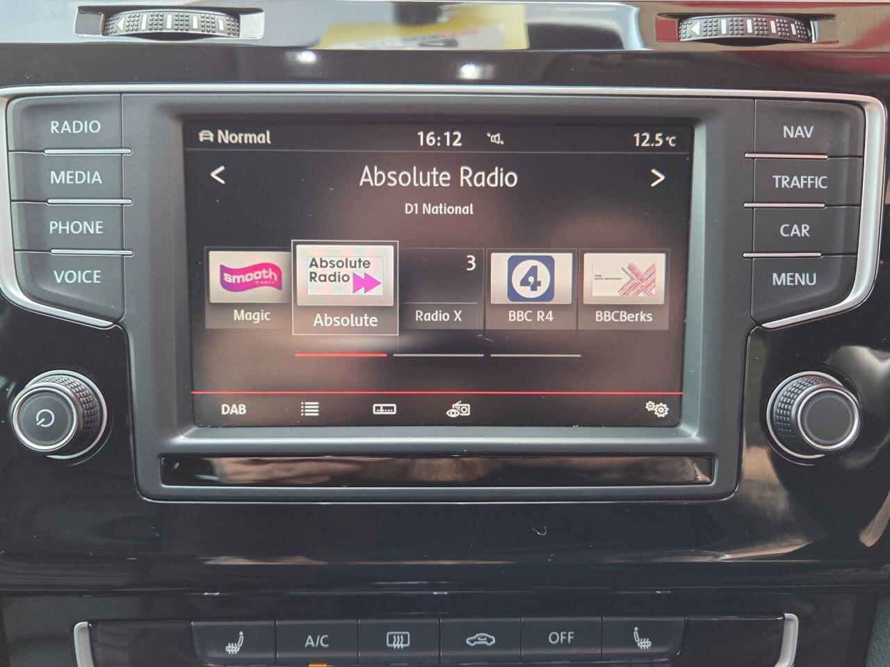 Volkswagen Golf - Image 28