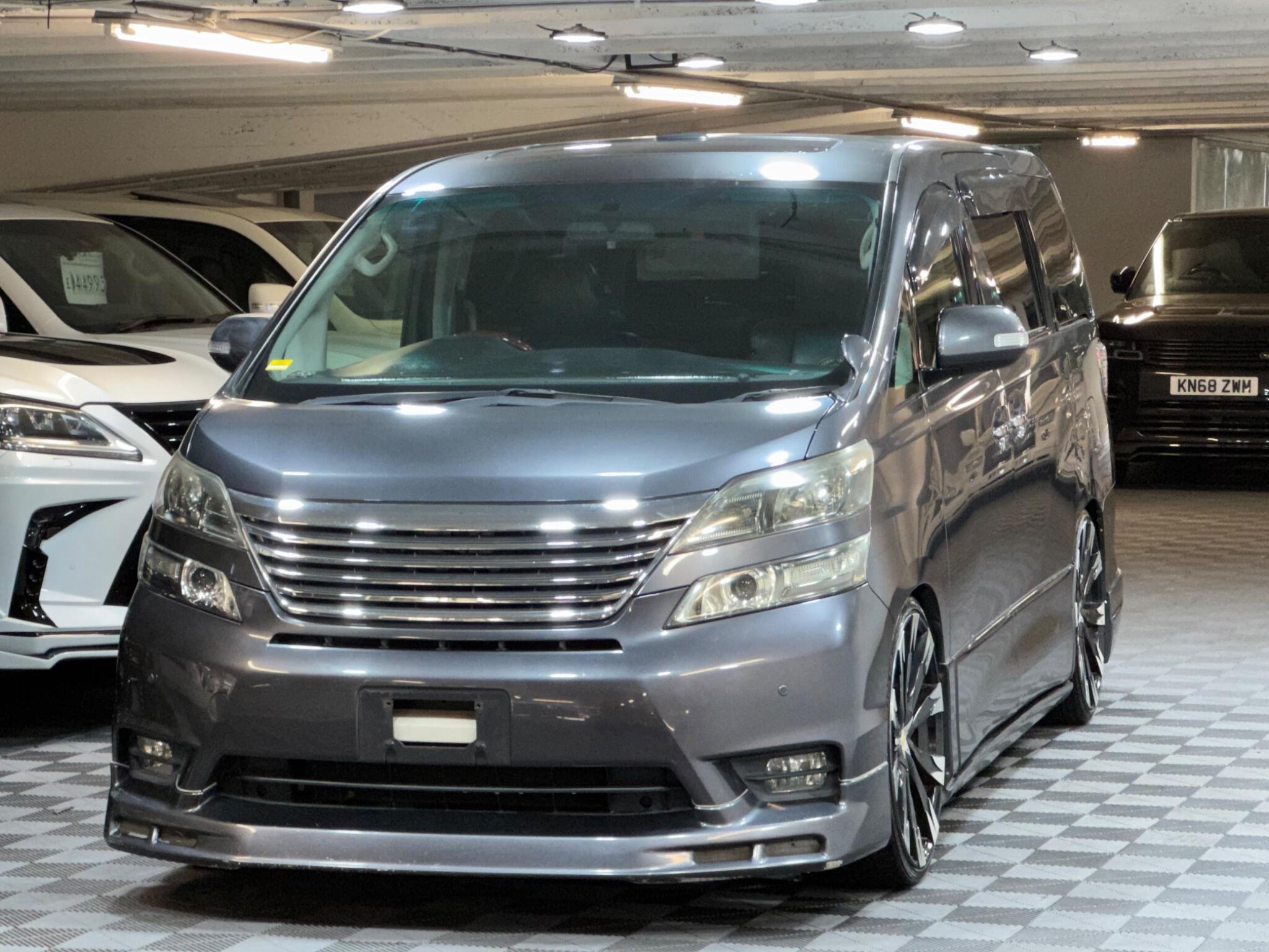 Toyota Vellfire - Image 6