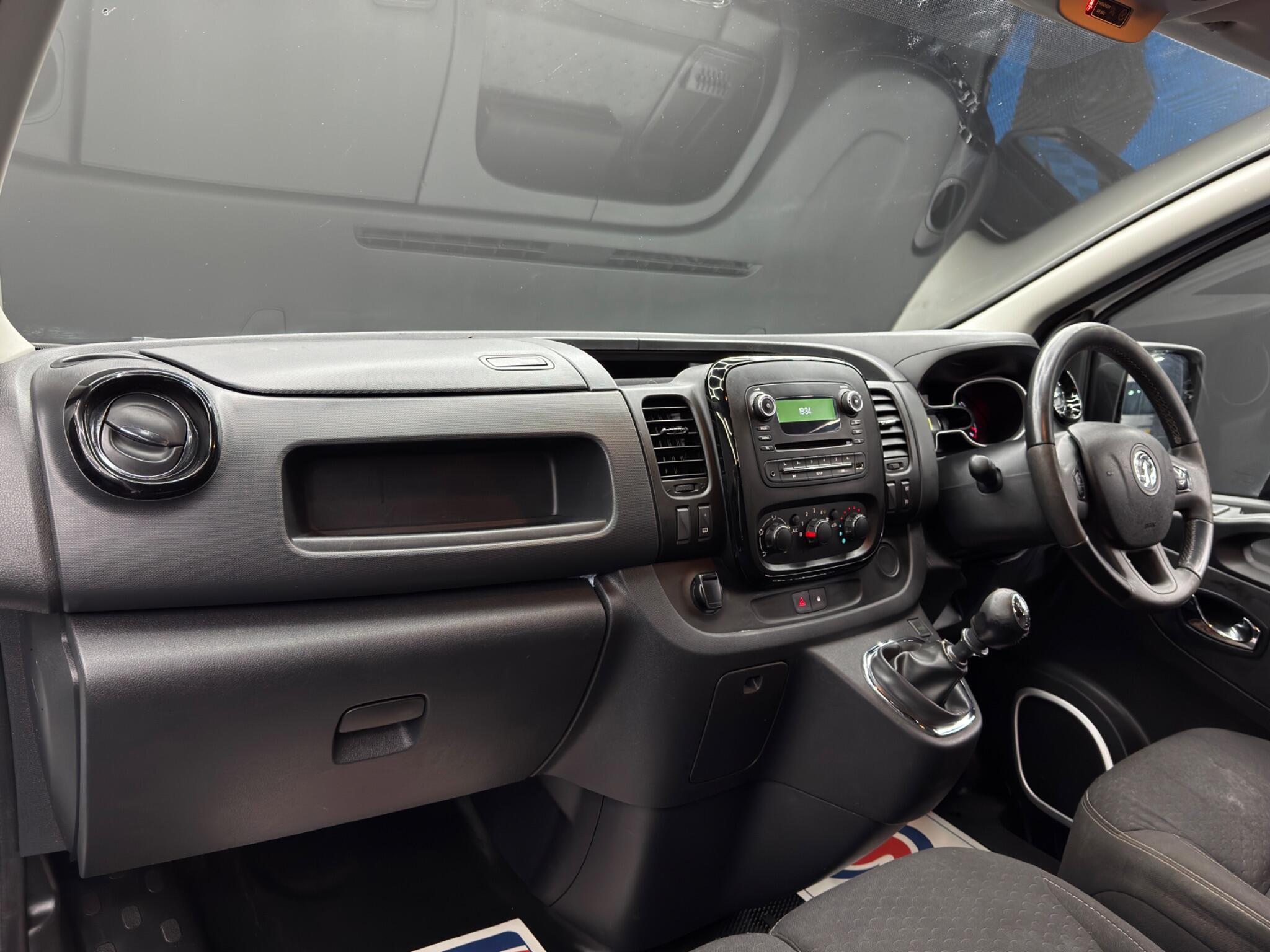 Vauxhall Vivaro - Image 11