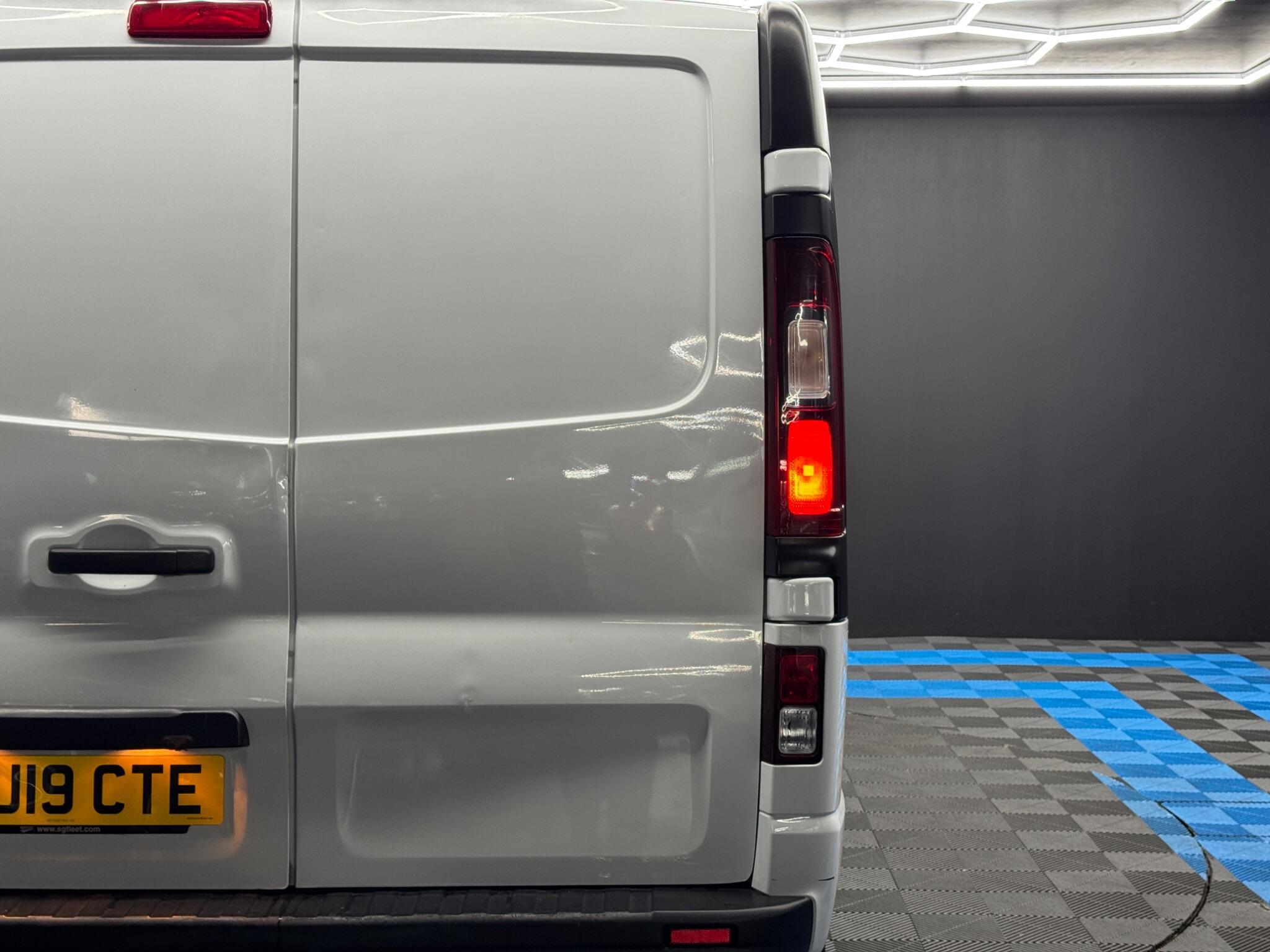 Vauxhall Vivaro - Image 33