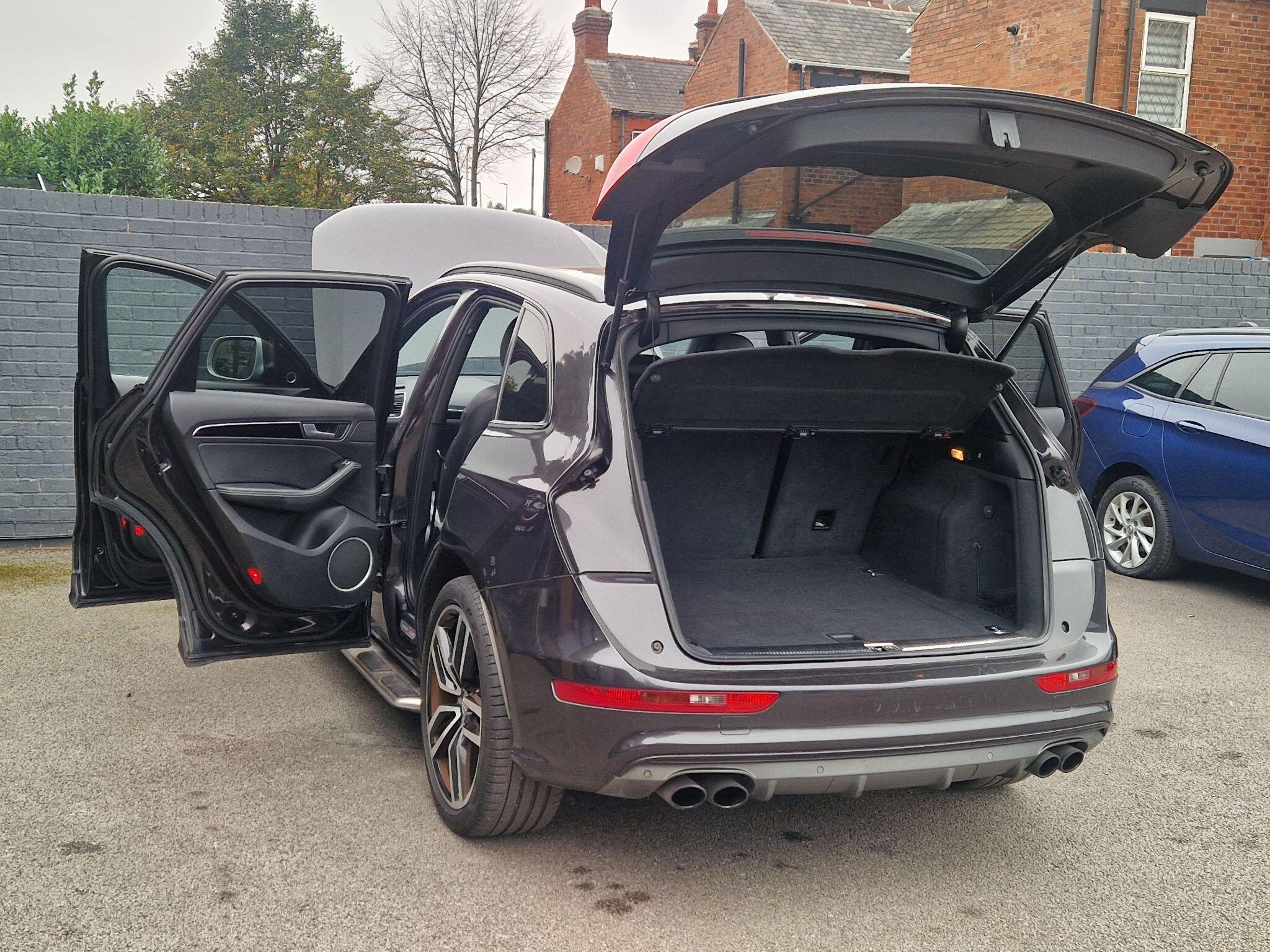 Audi SQ5 - Image 18