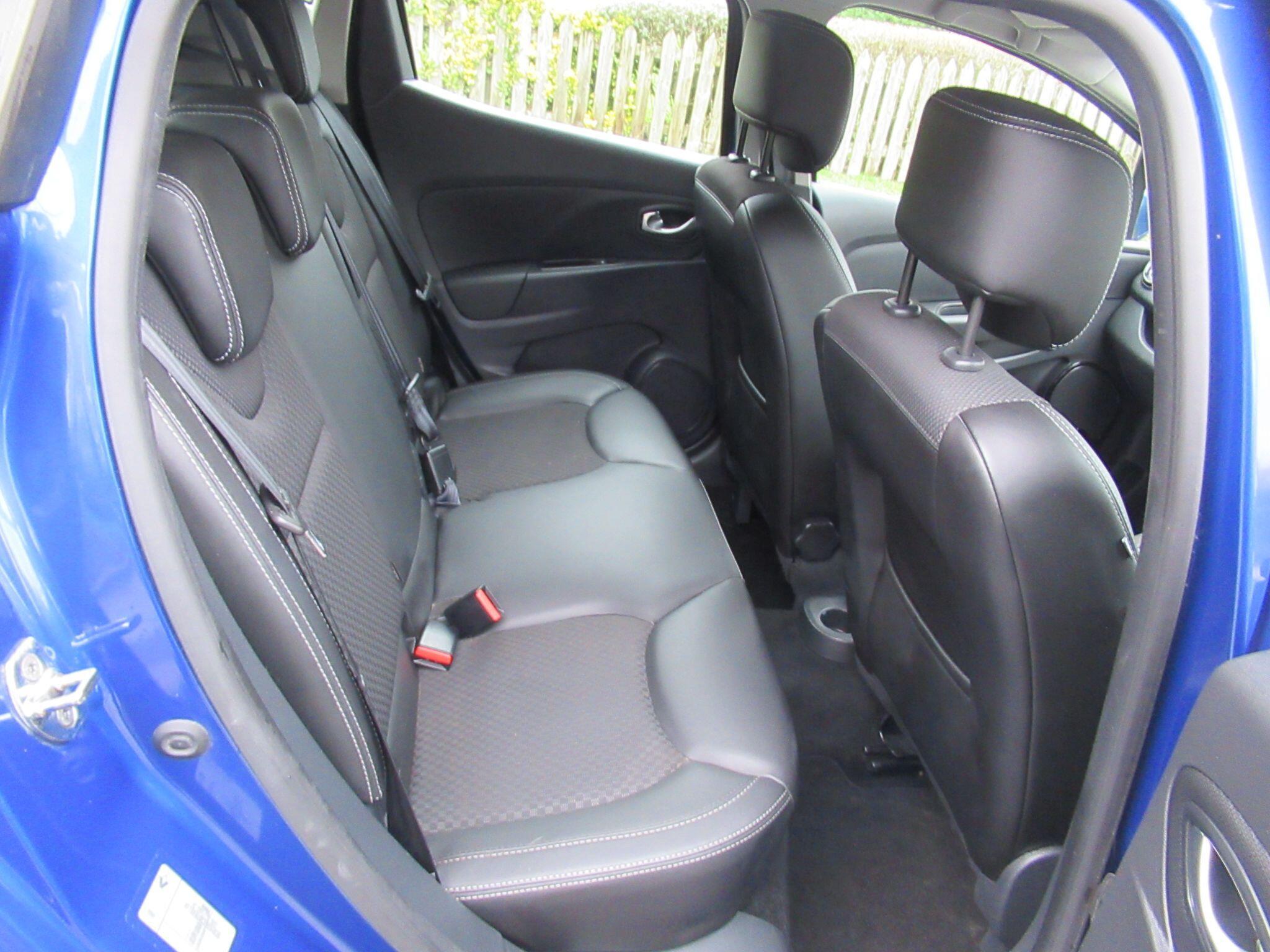 Renault Clio - Image 19