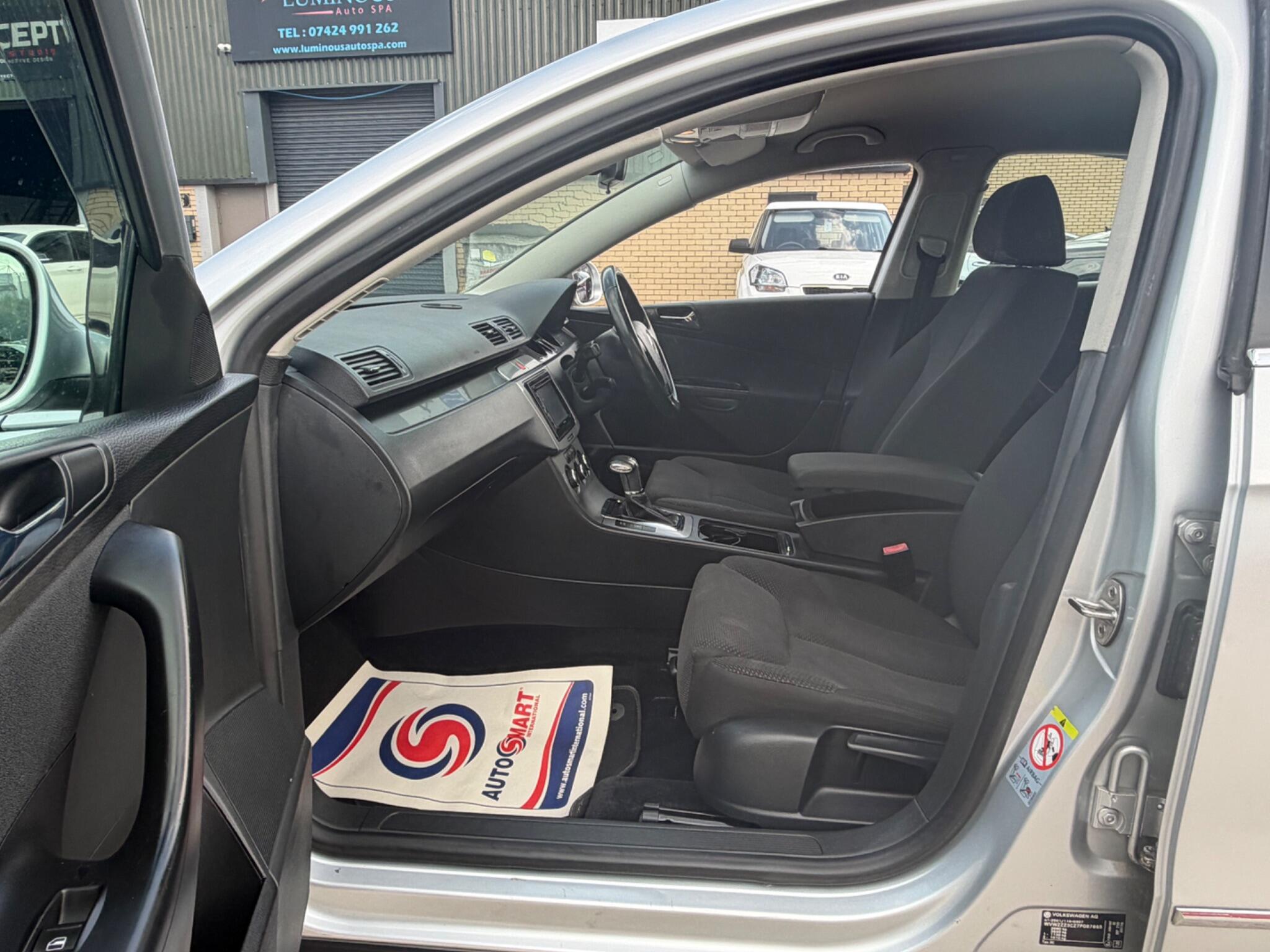 Volkswagen Passat - Image 15