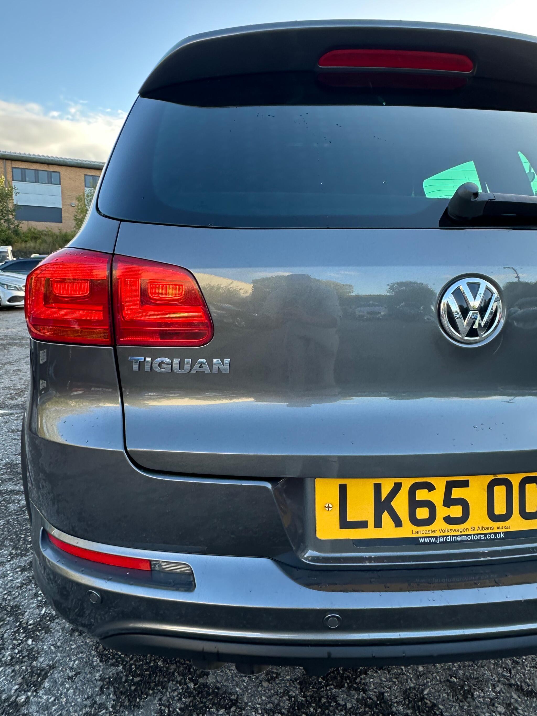 Volkswagen Tiguan - Image 11