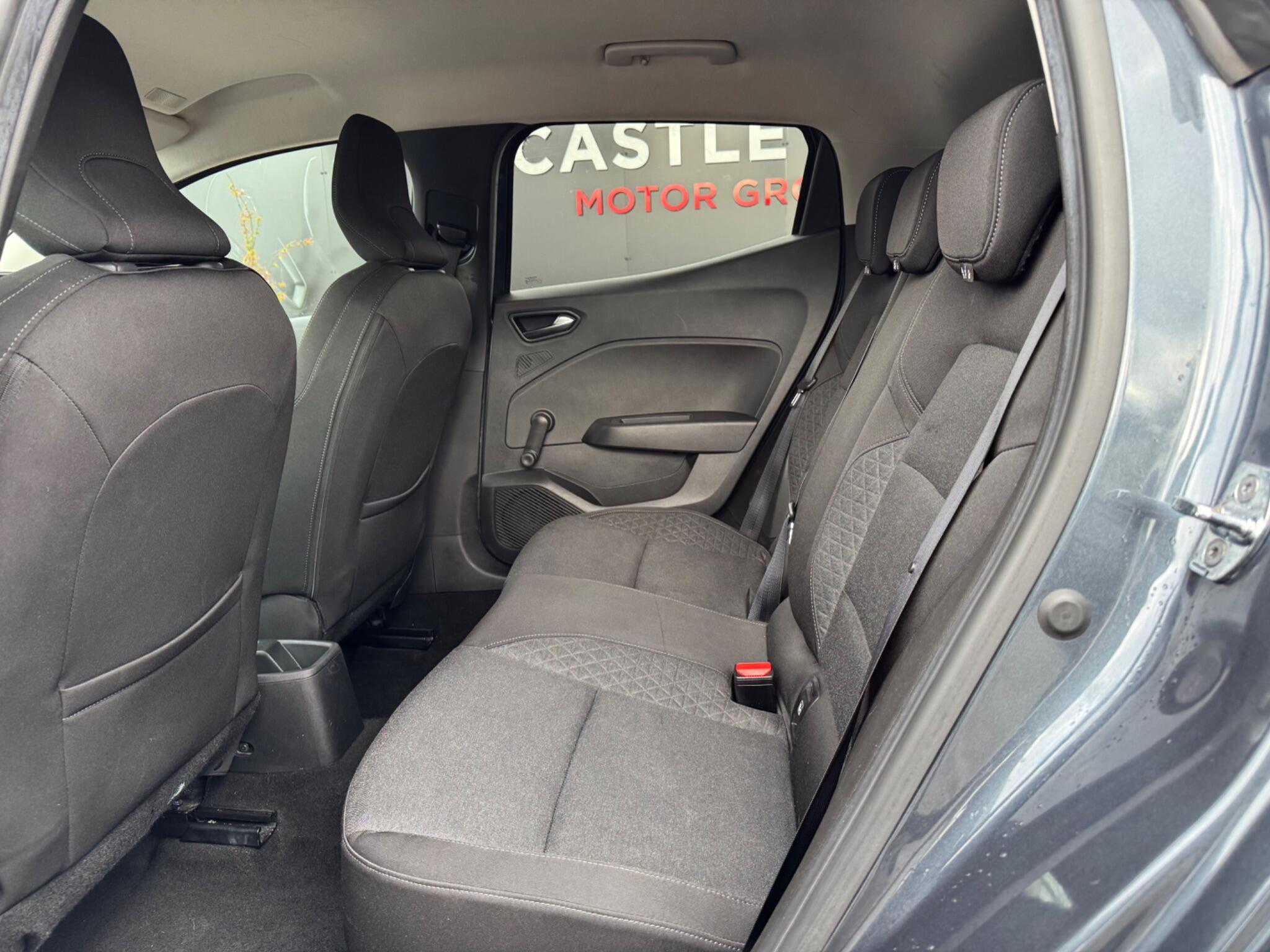 Renault Clio - Image 16