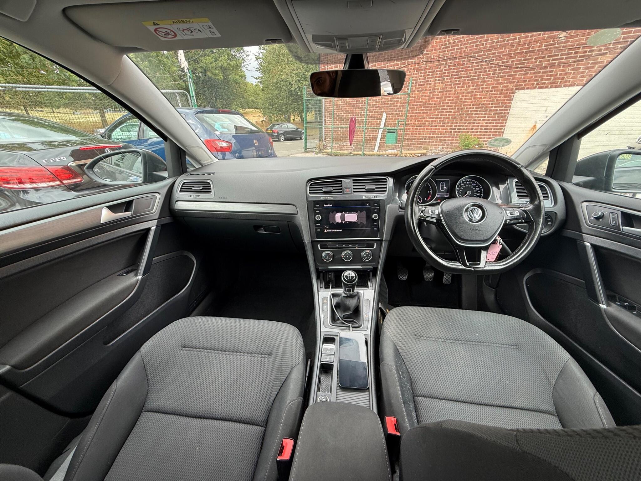 Volkswagen Golf - Image 14