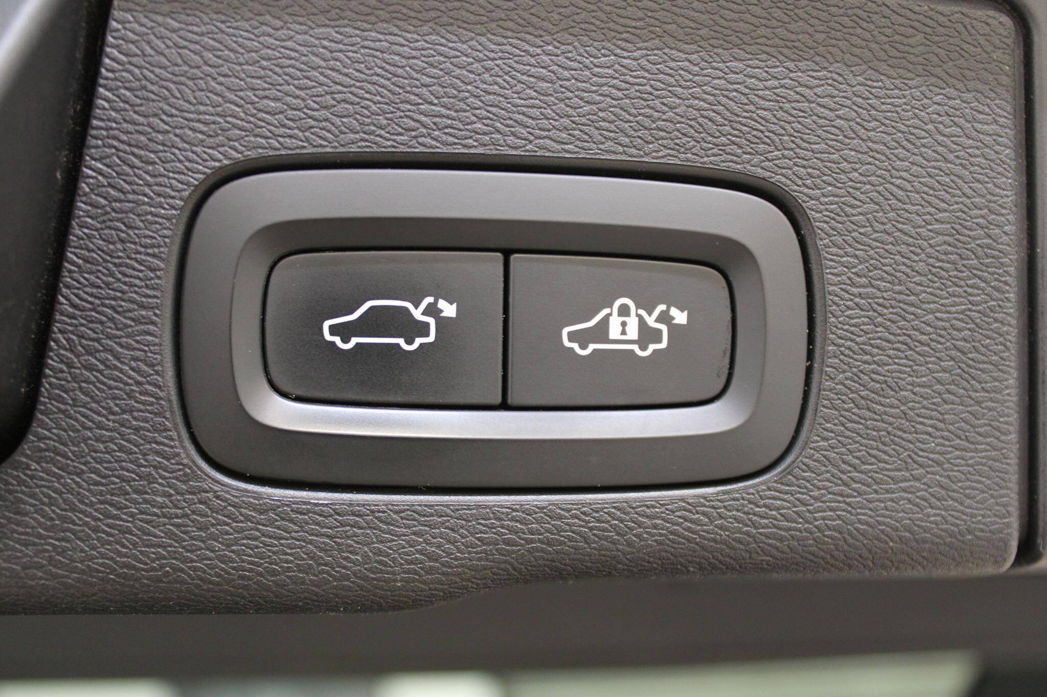 Volvo XC60 - Image 18