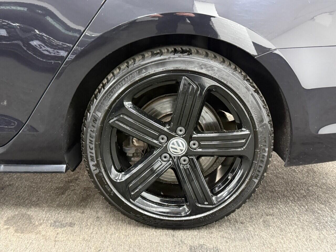 Volkswagen Golf - Image 13