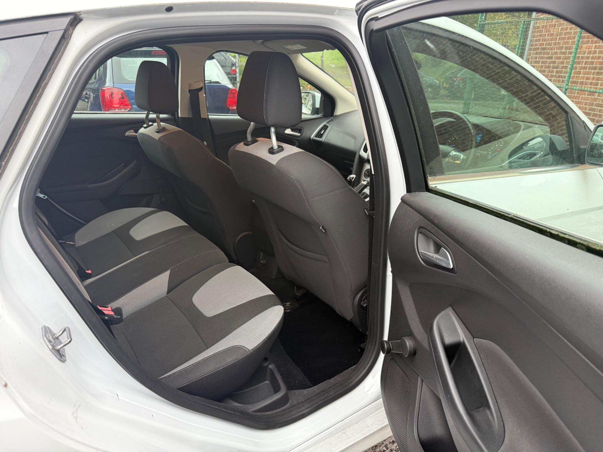 Ford Focus - Image 19