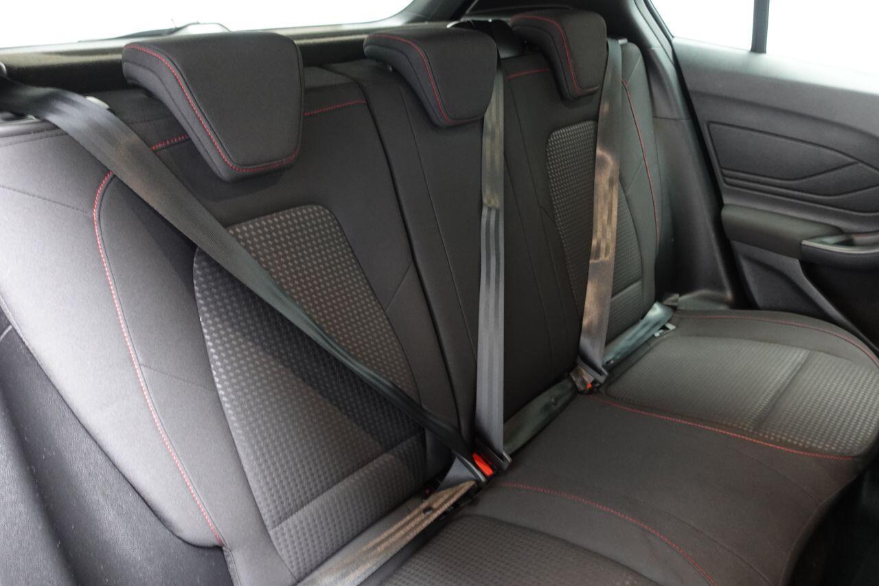 Ford Focus - Image 18