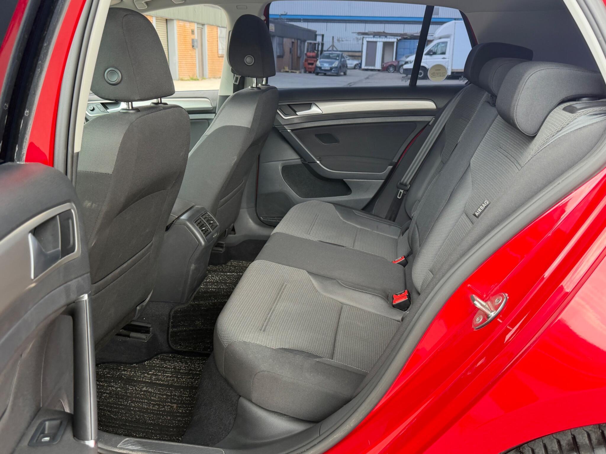 Volkswagen Golf - Image 13