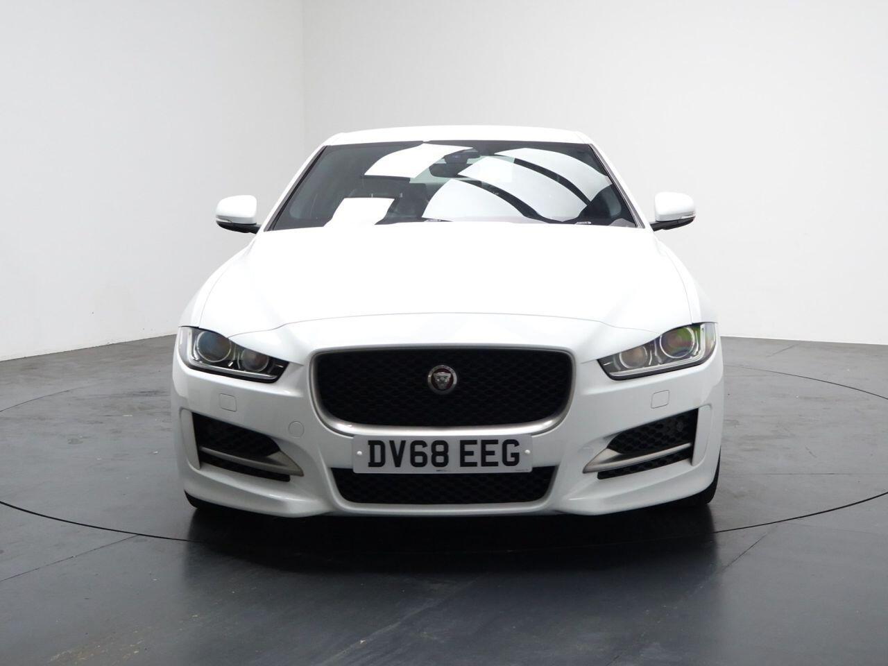 Jaguar XE - Image 5