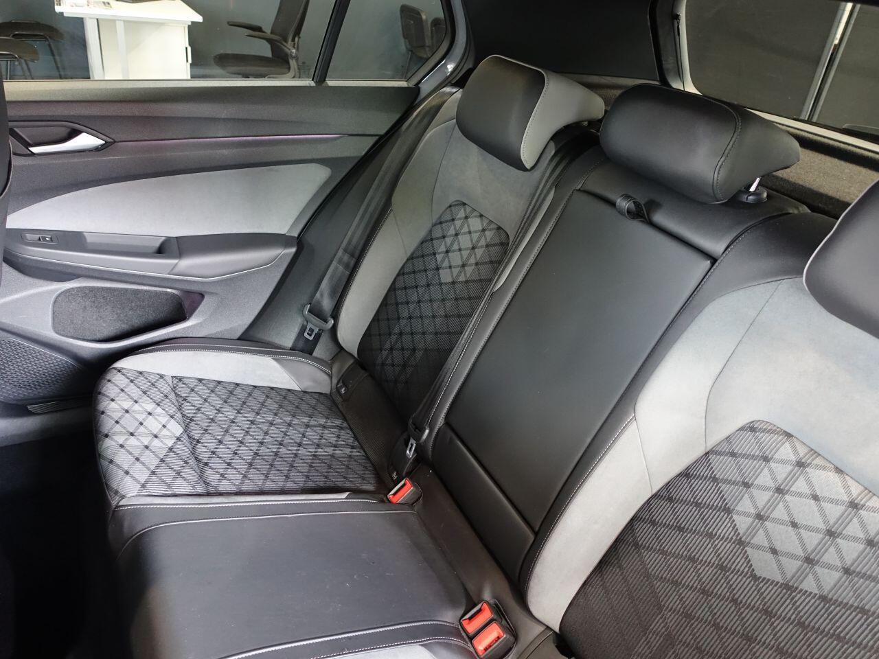 Volkswagen Golf - Image 17