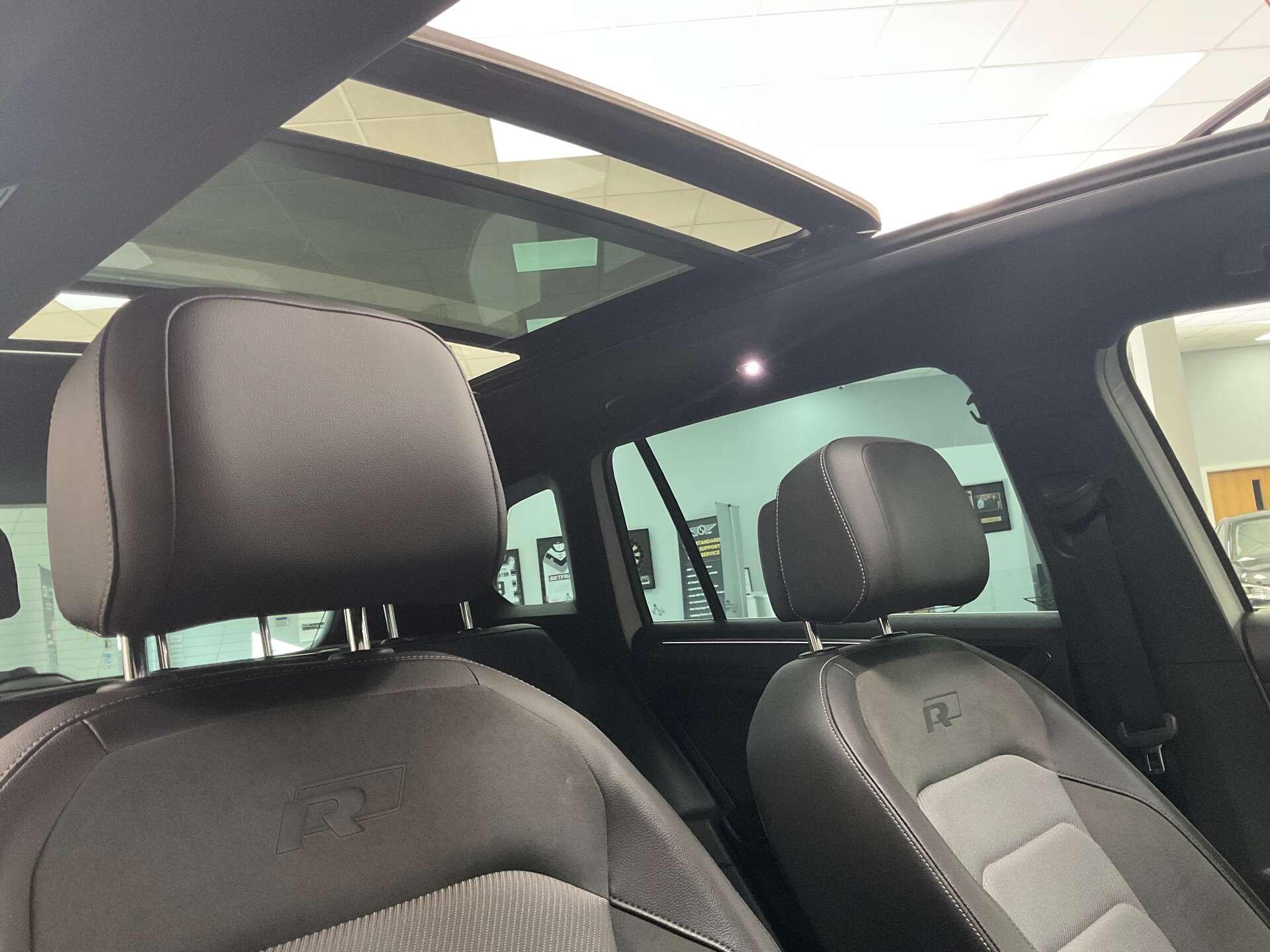 Volkswagen Tiguan - Image 12