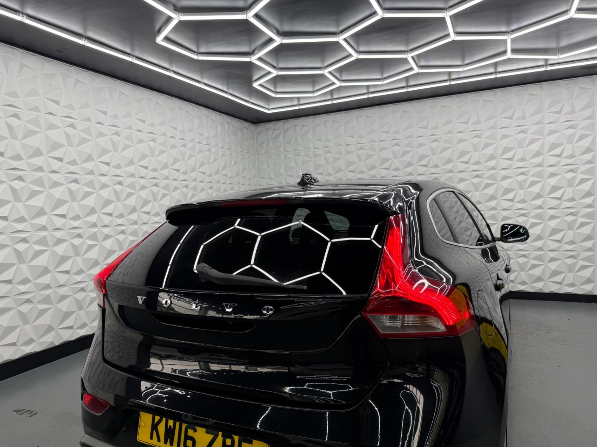 Volvo V40 - Image 18