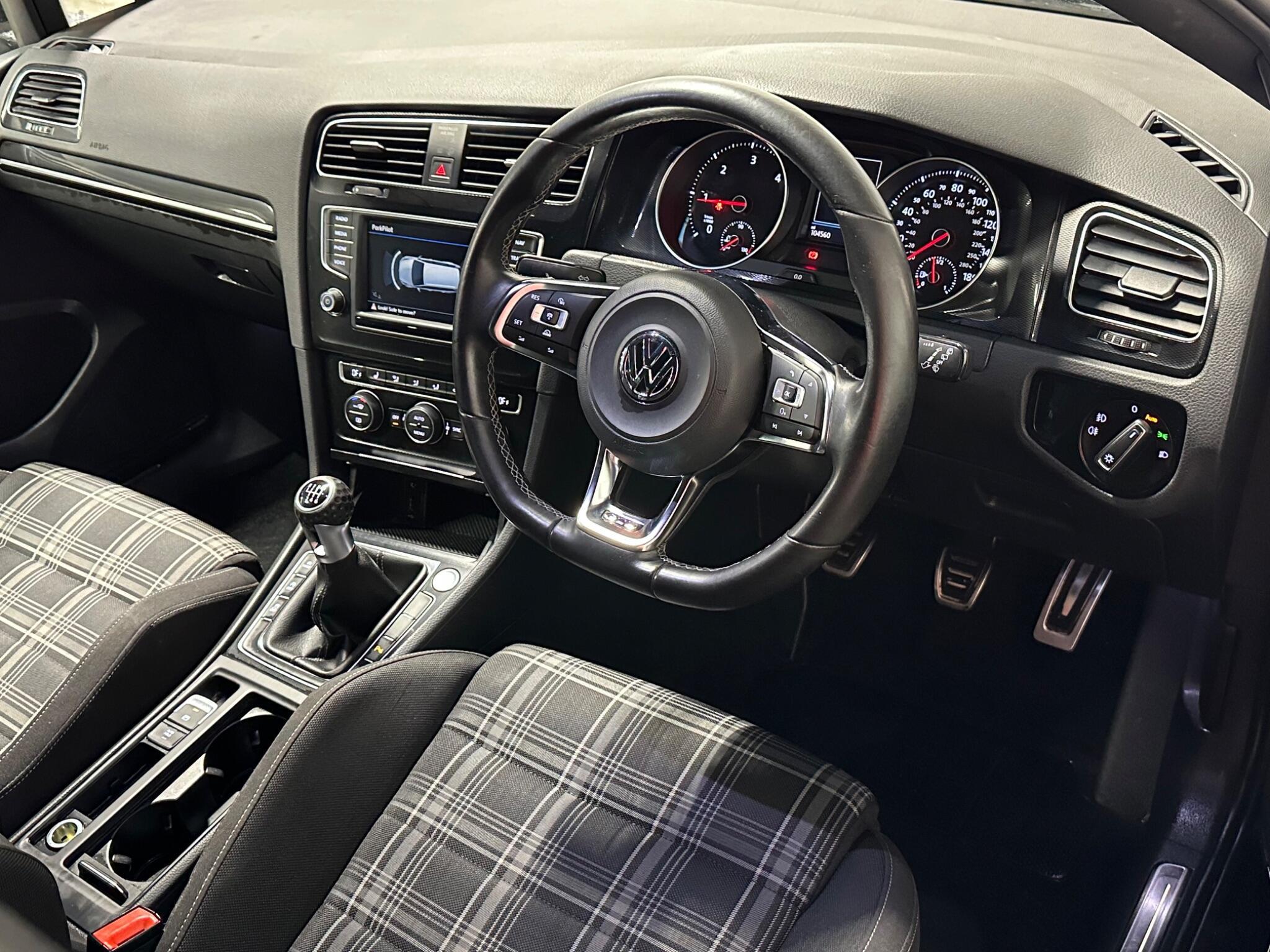 Volkswagen Golf - Image 4