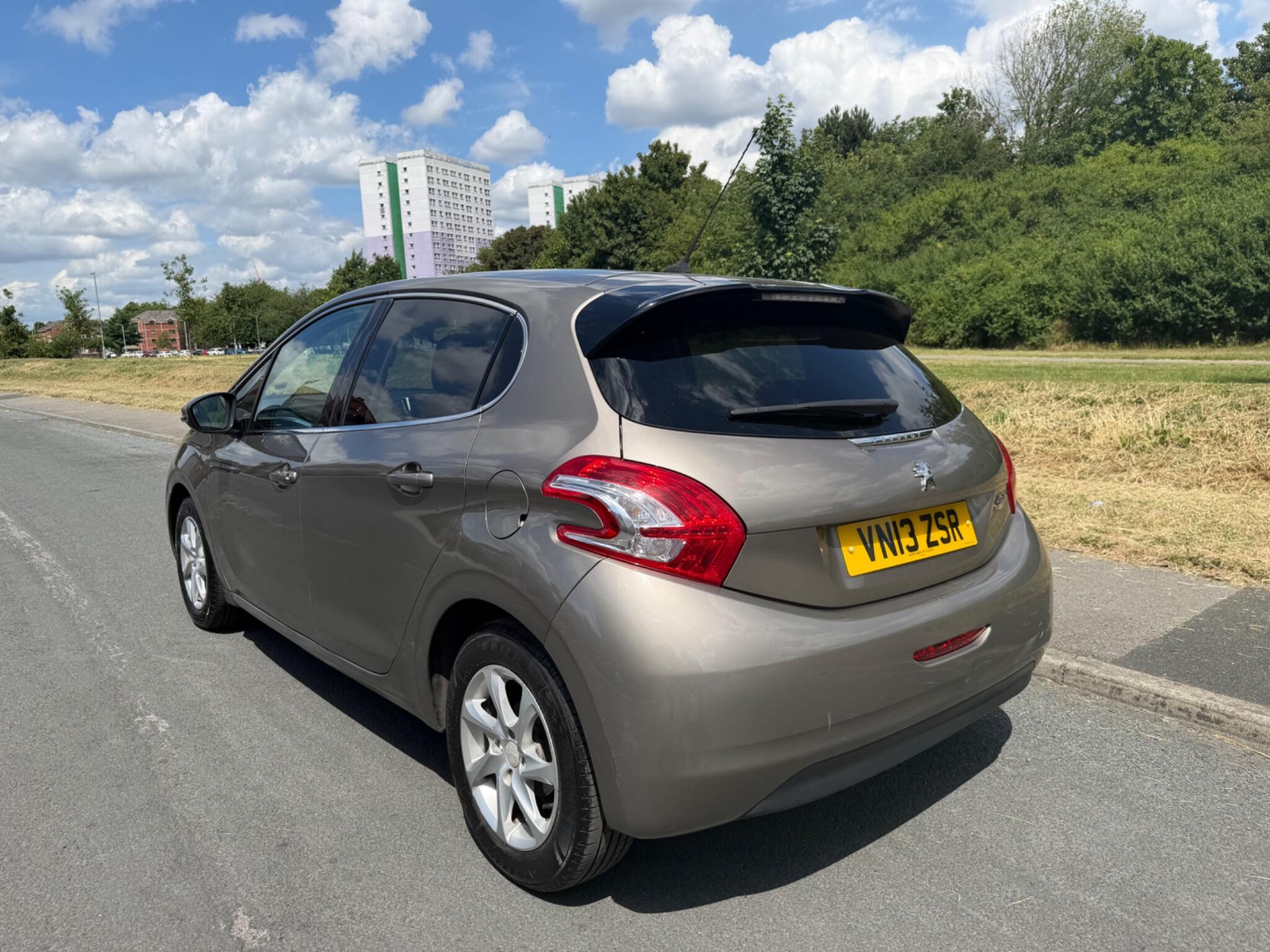 Peugeot 208 - Image 5