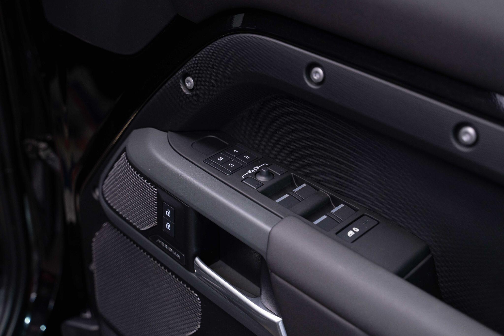 Land Rover Defender 110 - Image 17