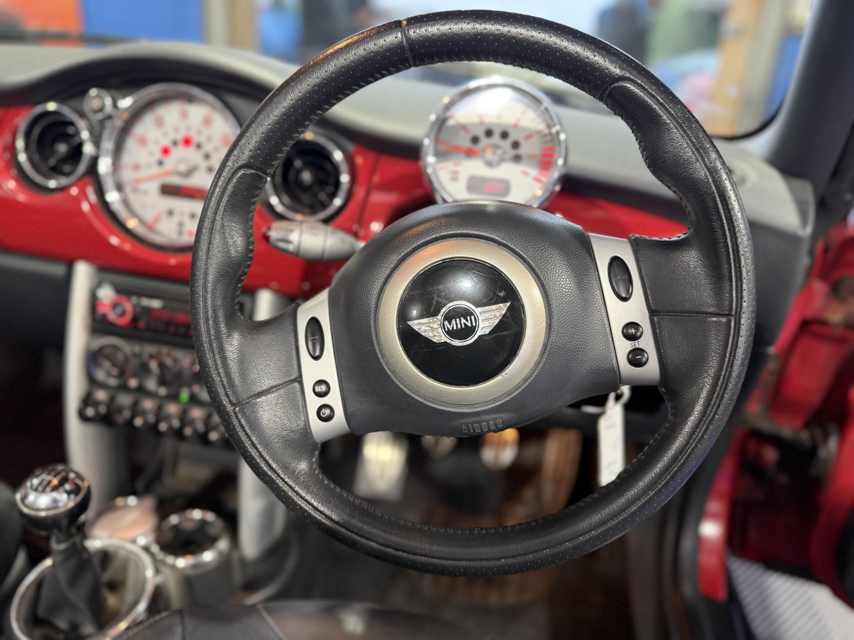 MINI Convertible - Image 19