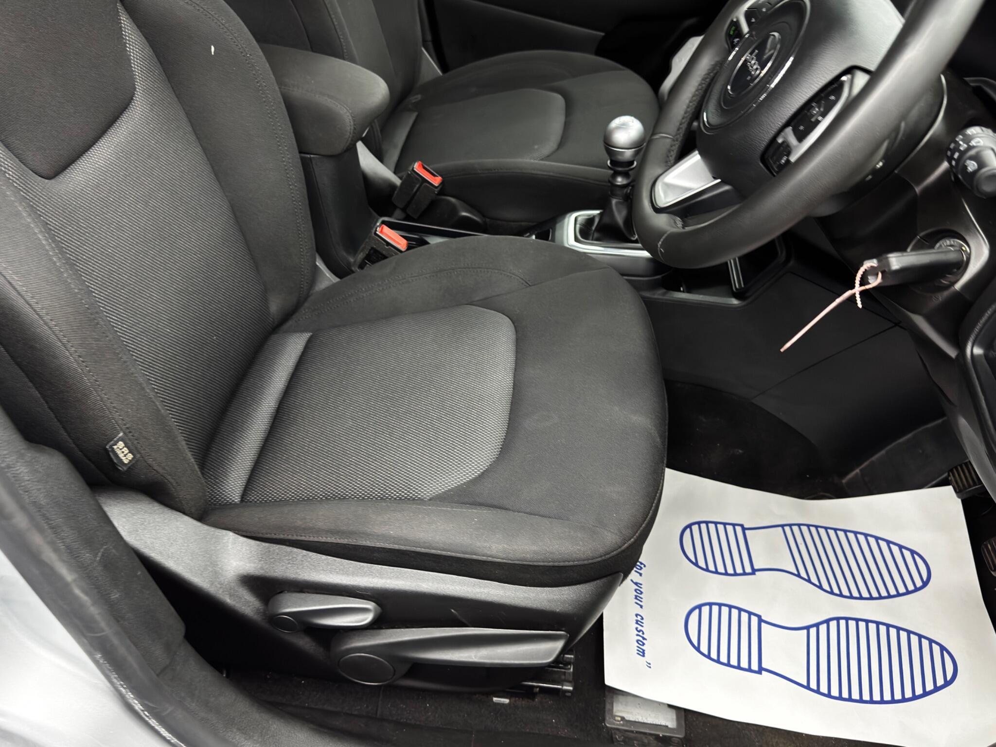 Jeep Renegade - Image 13