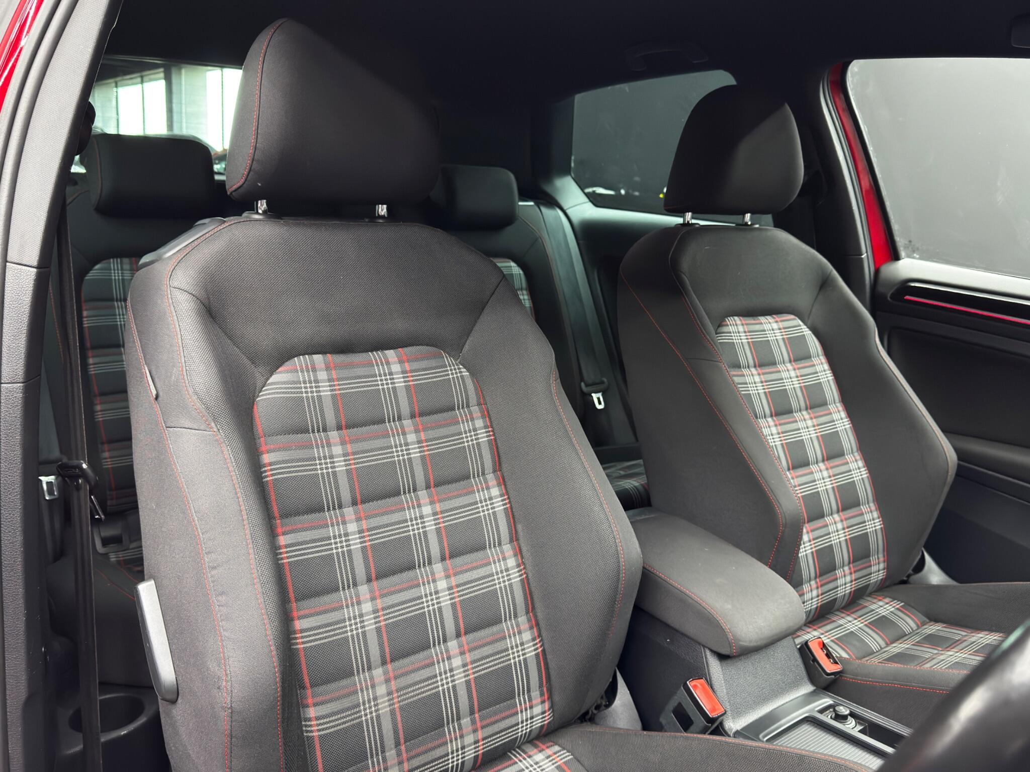 Volkswagen Golf - Image 12