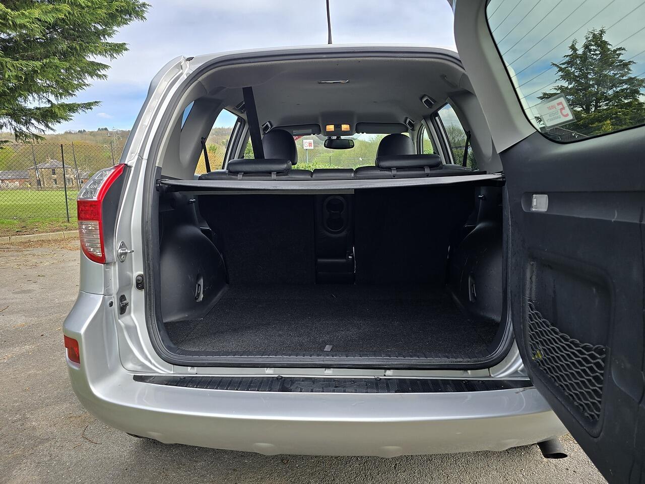 Toyota RAV4 - Image 8