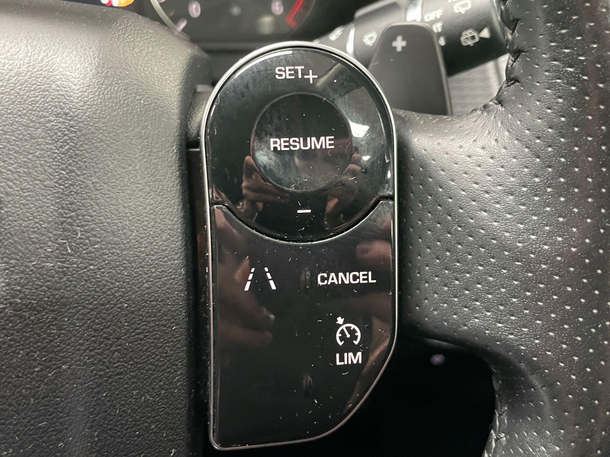 Land Rover Range Rover Velar - Image 36