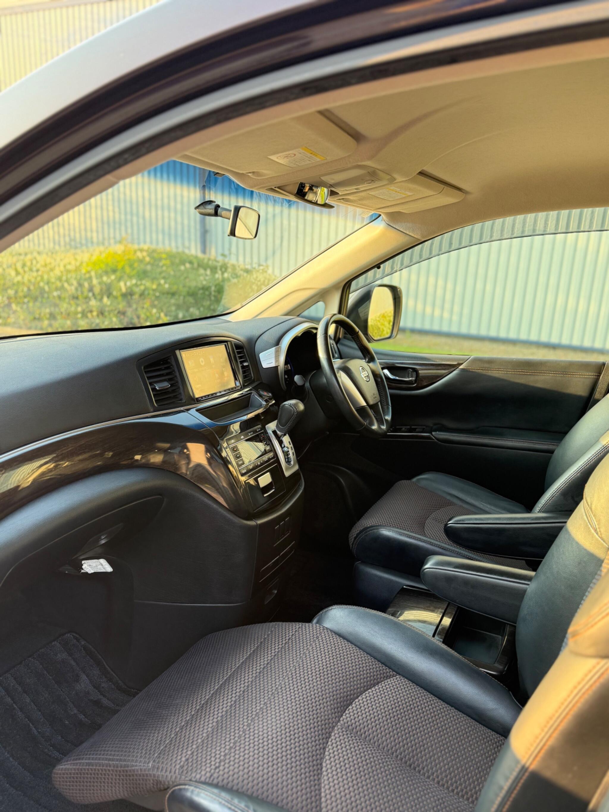 Nissan Elgrand - Image 22