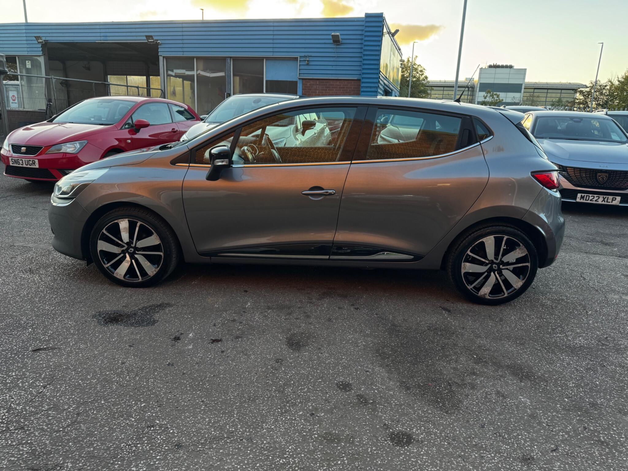 Renault Clio - Image 11