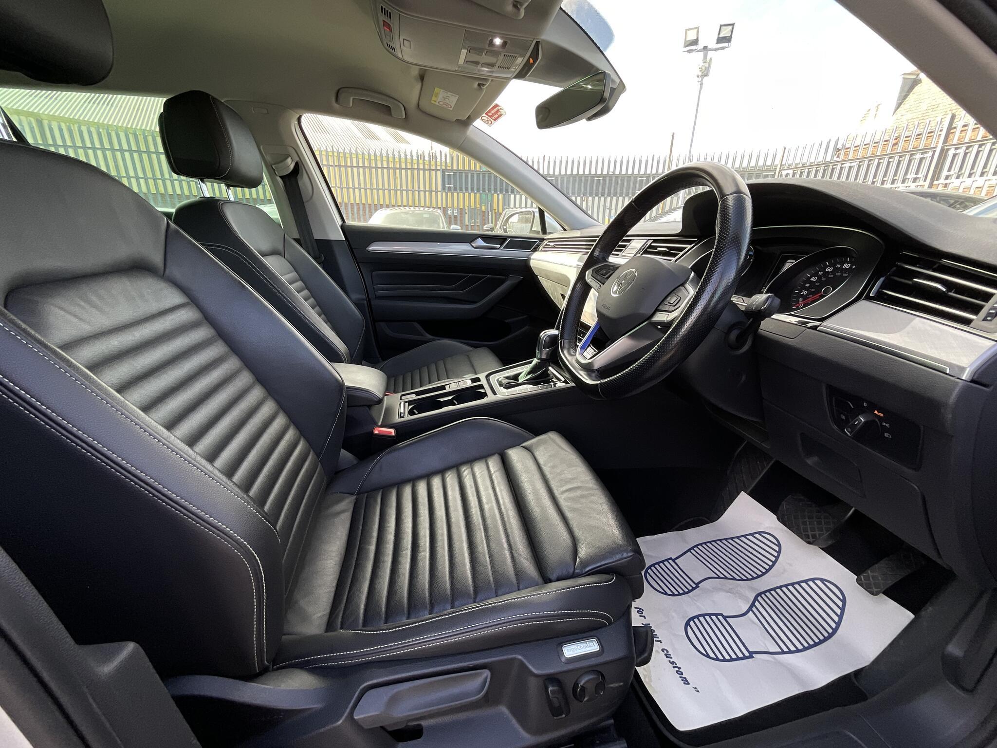 Volkswagen Passat - Image 9