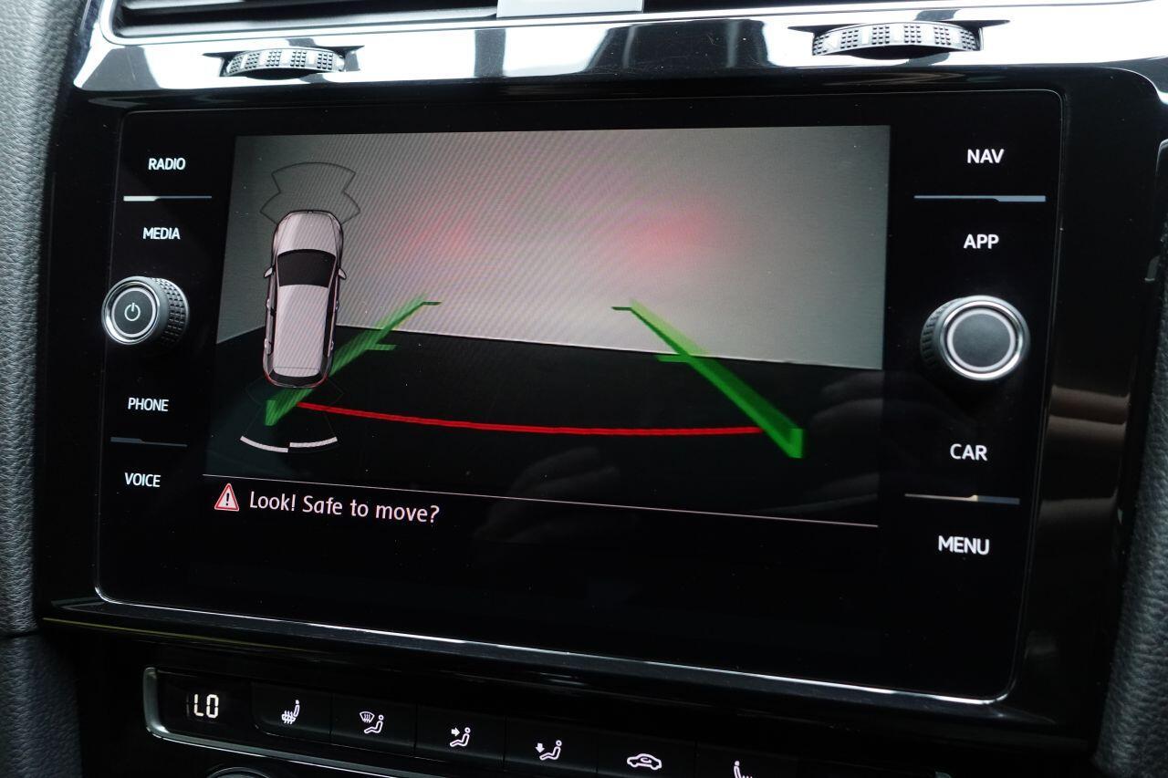 Volkswagen Golf - Image 28