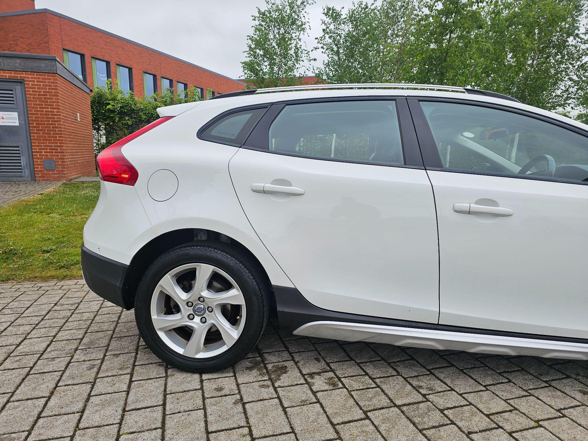 Volvo V40 CROSS COUNTRY - Image 6