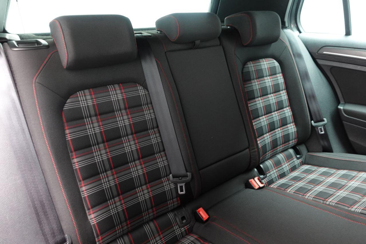 Volkswagen Golf - Image 18