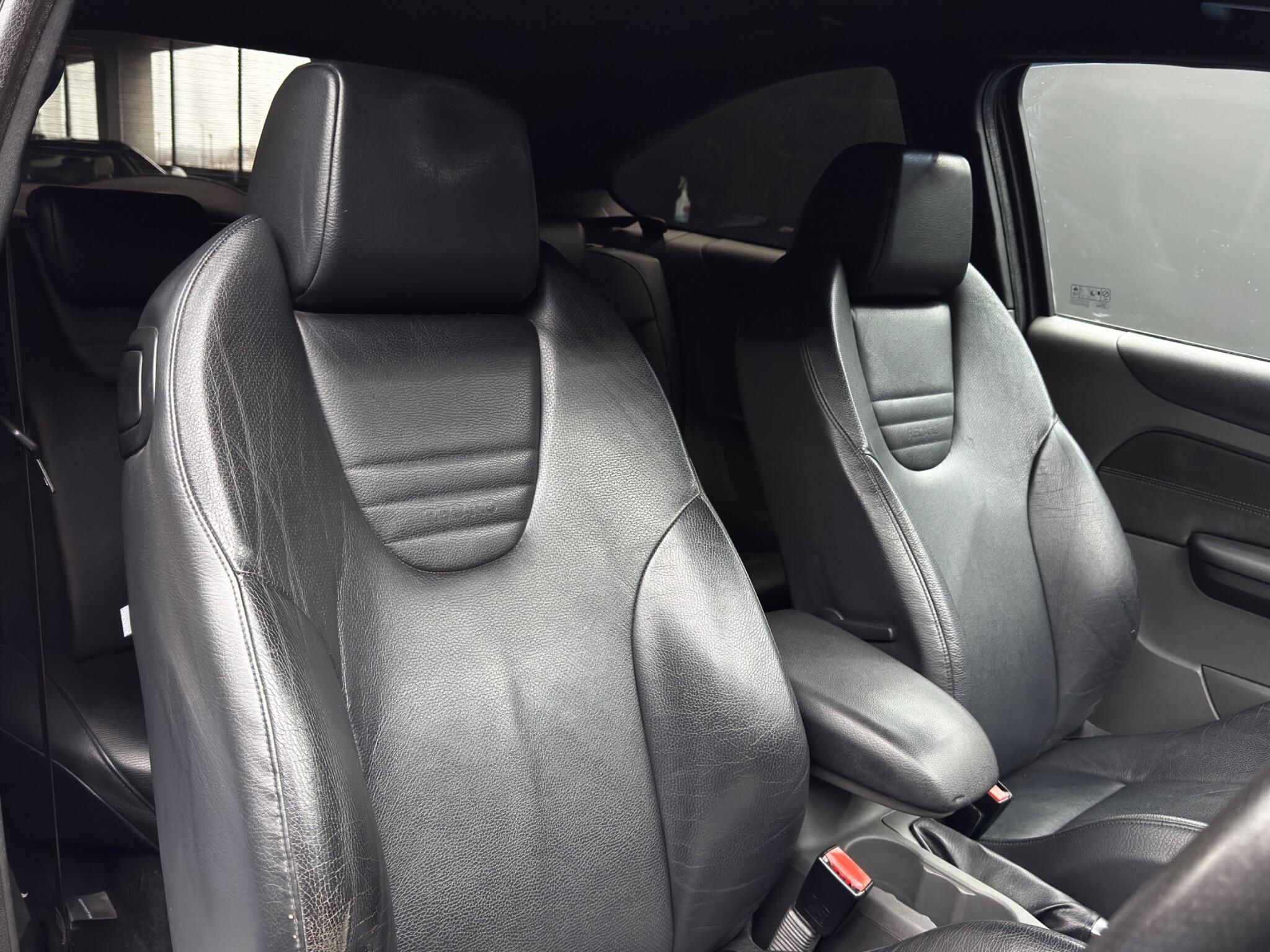 Ford Focus - Image 12