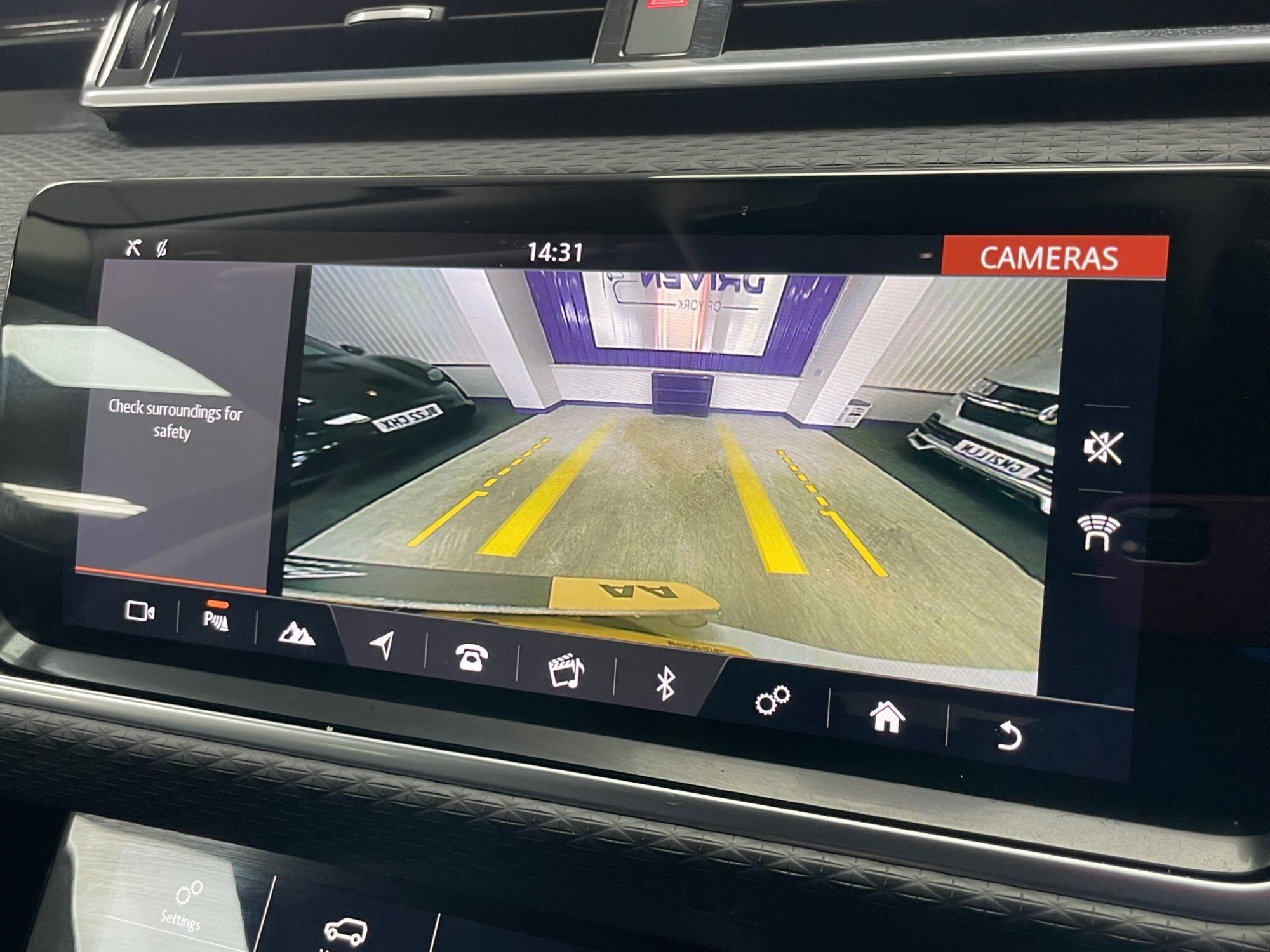 Land Rover Range Rover Velar - Image 43