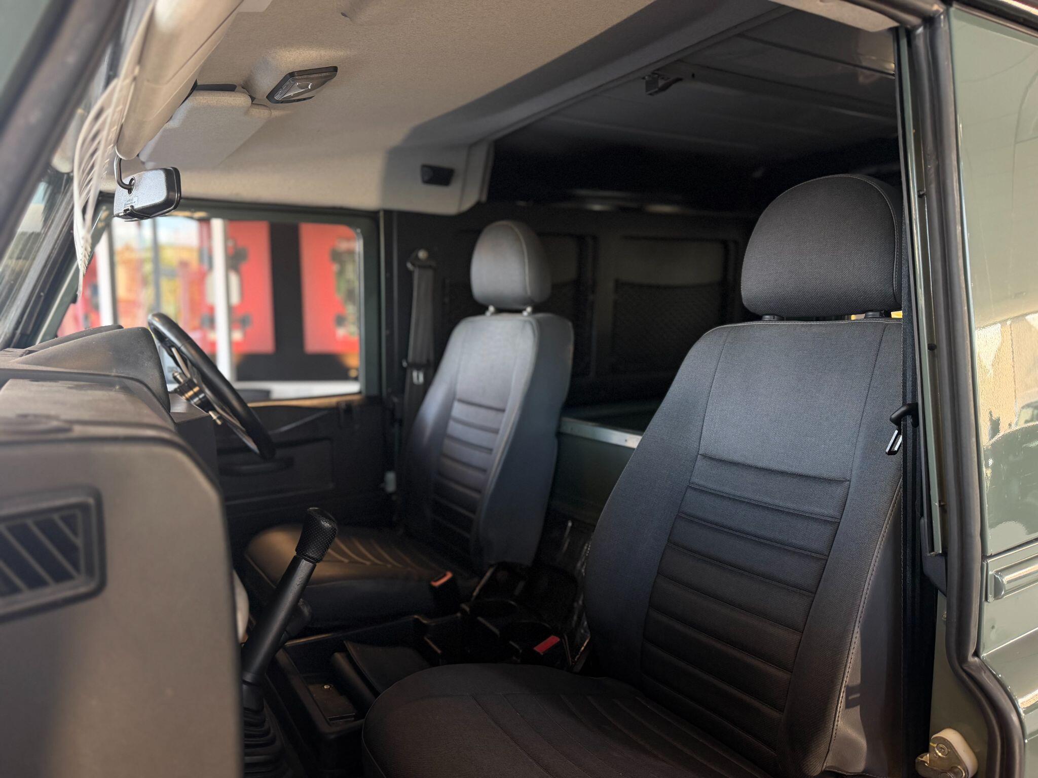 Land Rover Defender 90 - Image 6