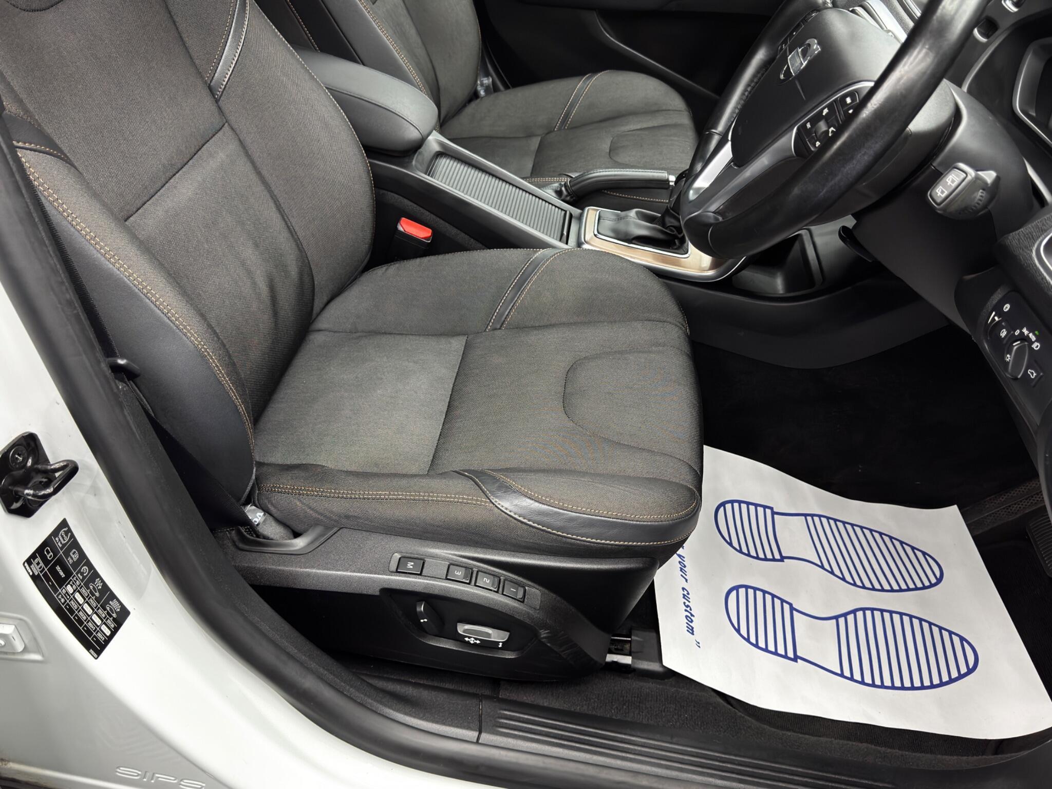 Volvo V40 CROSS COUNTRY - Image 13