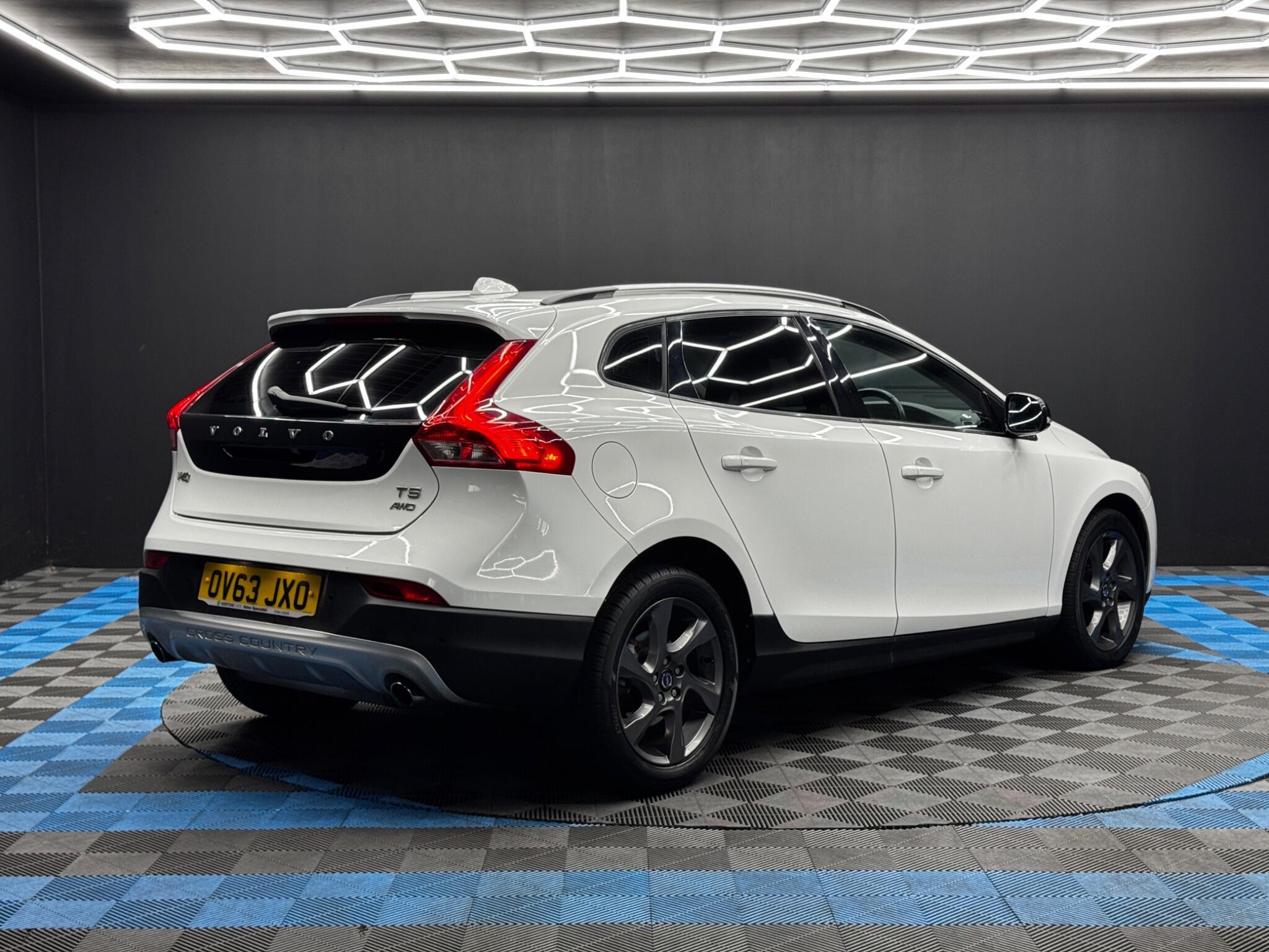 Volvo V40 CROSS COUNTRY - Image 5