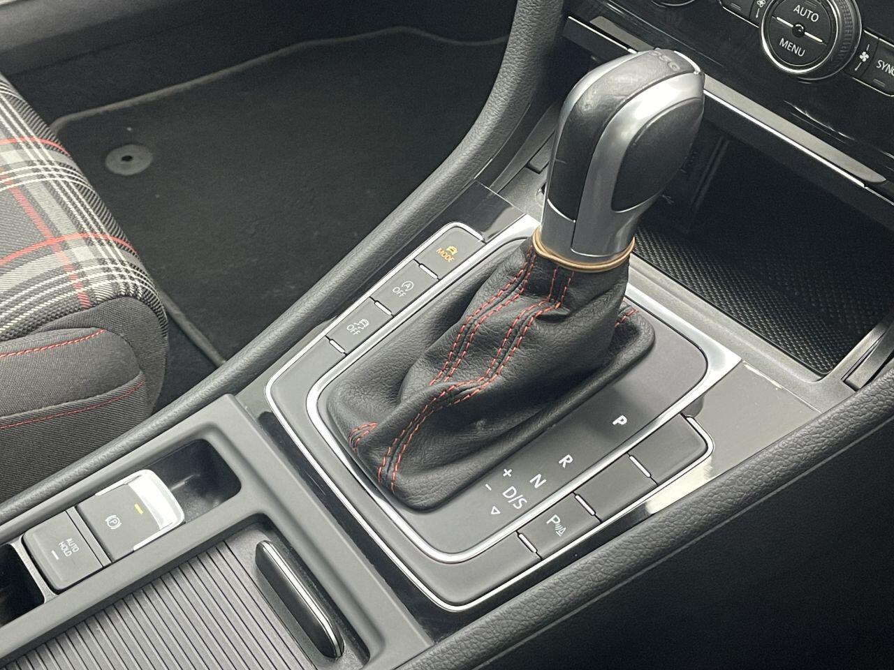 Volkswagen Golf - Image 36