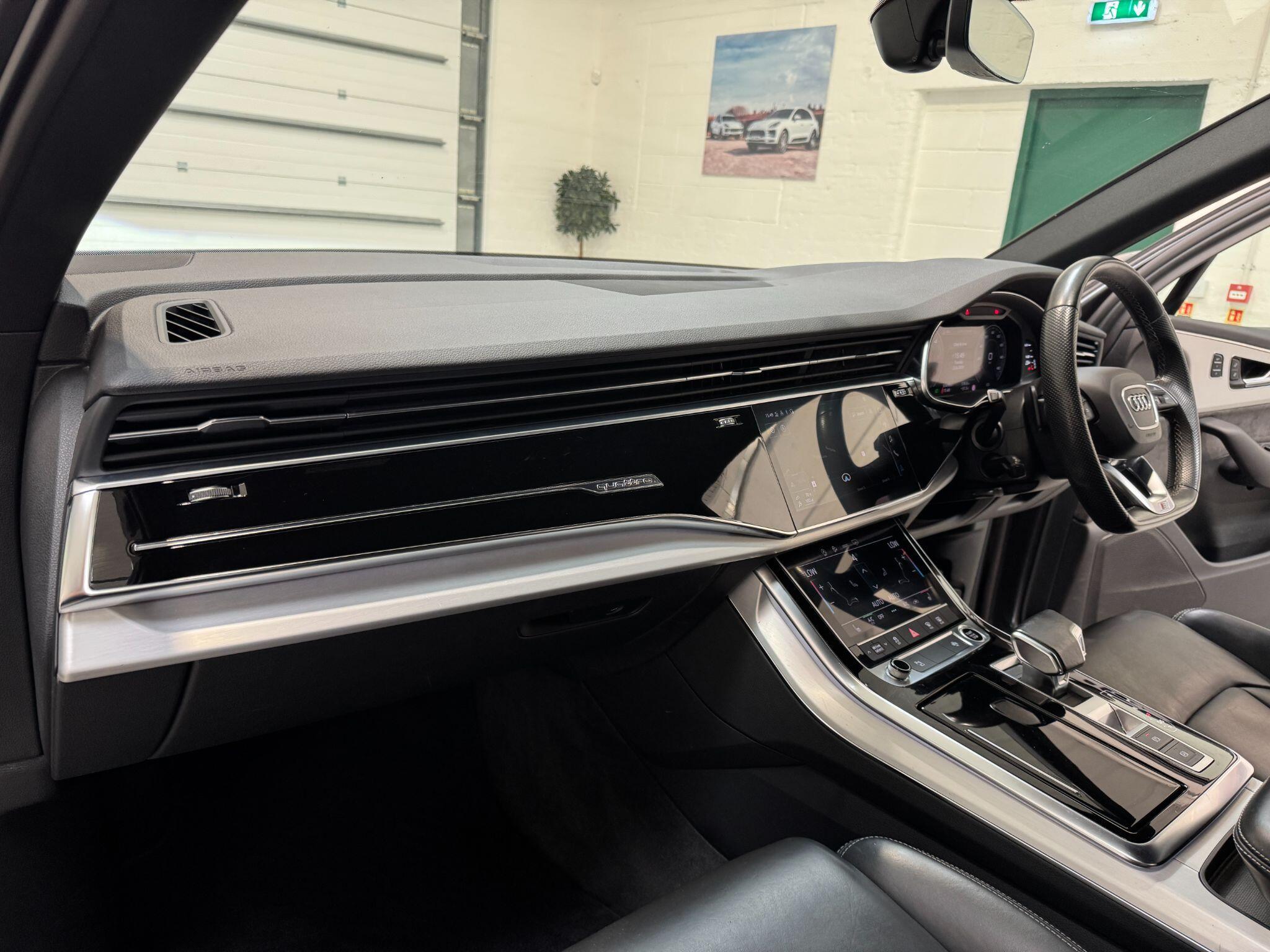 Audi Q7 - Image 20