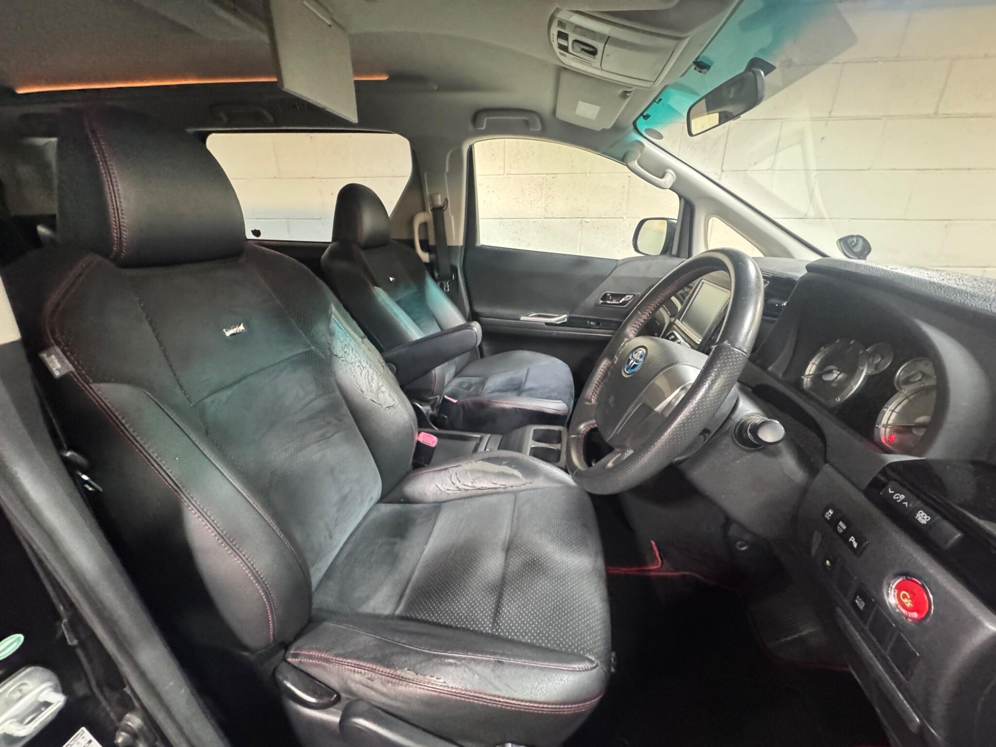 Toyota Vellfire - Image 7