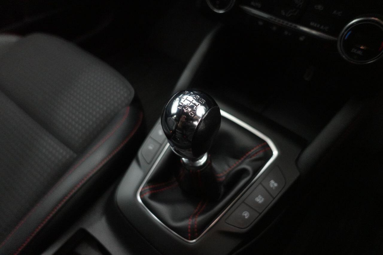 Ford Focus - Image 14