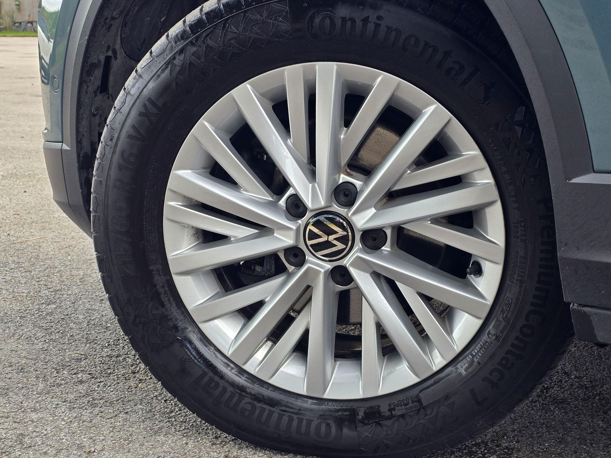 Volkswagen T-Roc - Image 30